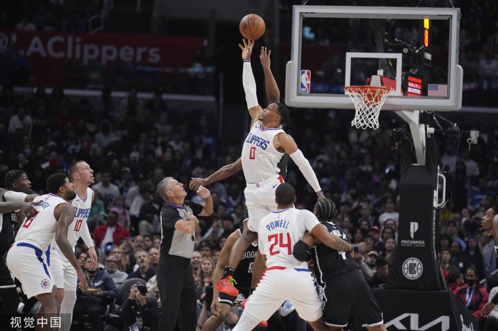 拼抢中受伤 拼抢中受伤