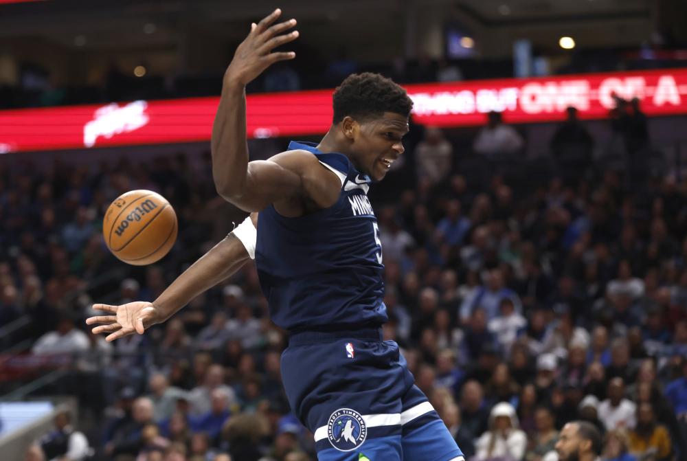 的防守捉襟 的防守捉襟