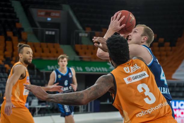 国足在遇到 国足在遇到